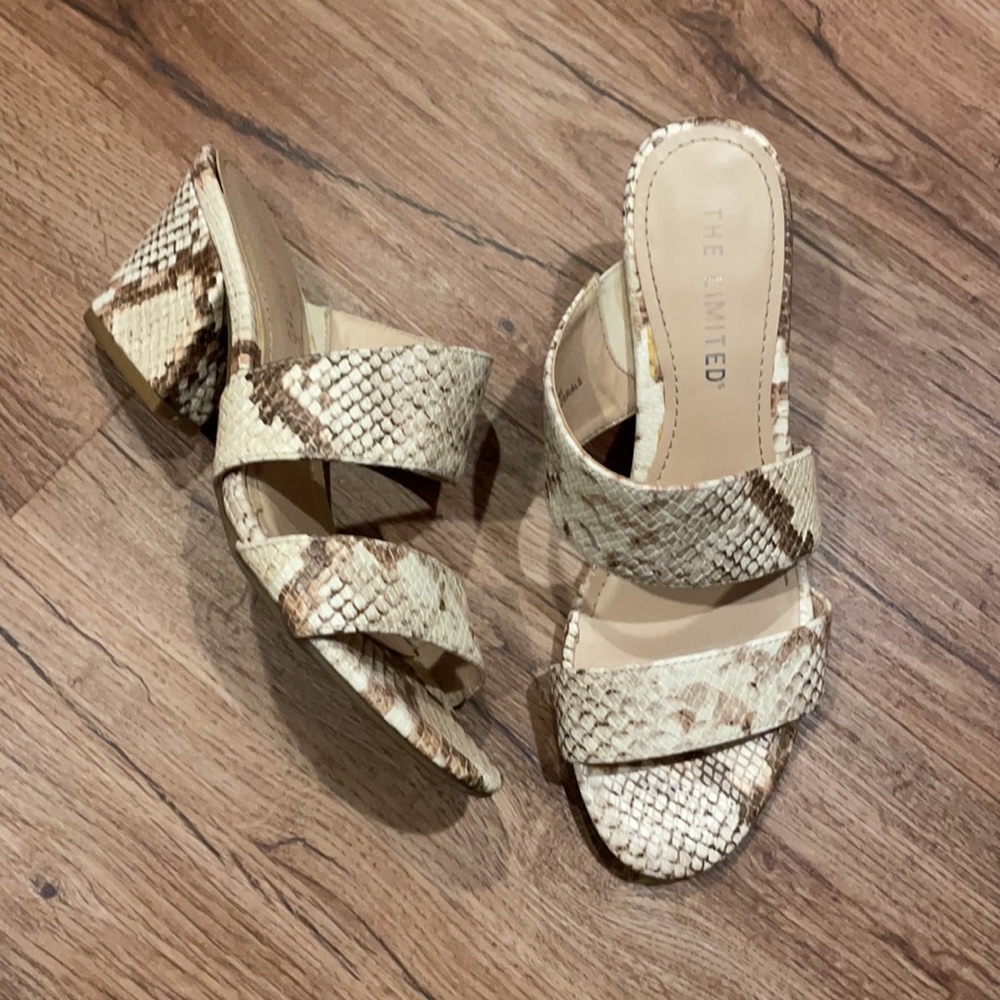 The Limited Dayna Snake Print Sandals 7.5